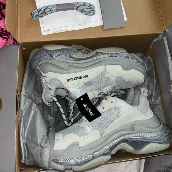 Selling my Balenciagas don’t wear them that much anymore need more room - Picture 6 of 6